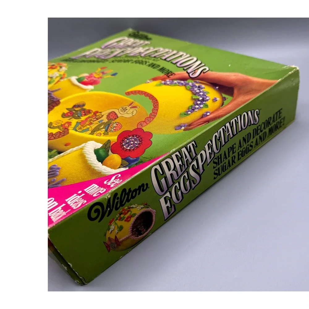 Vintage 1978 Wilton Great Eggspectations Panoramic Sugar Egg Decorating Kit 2114